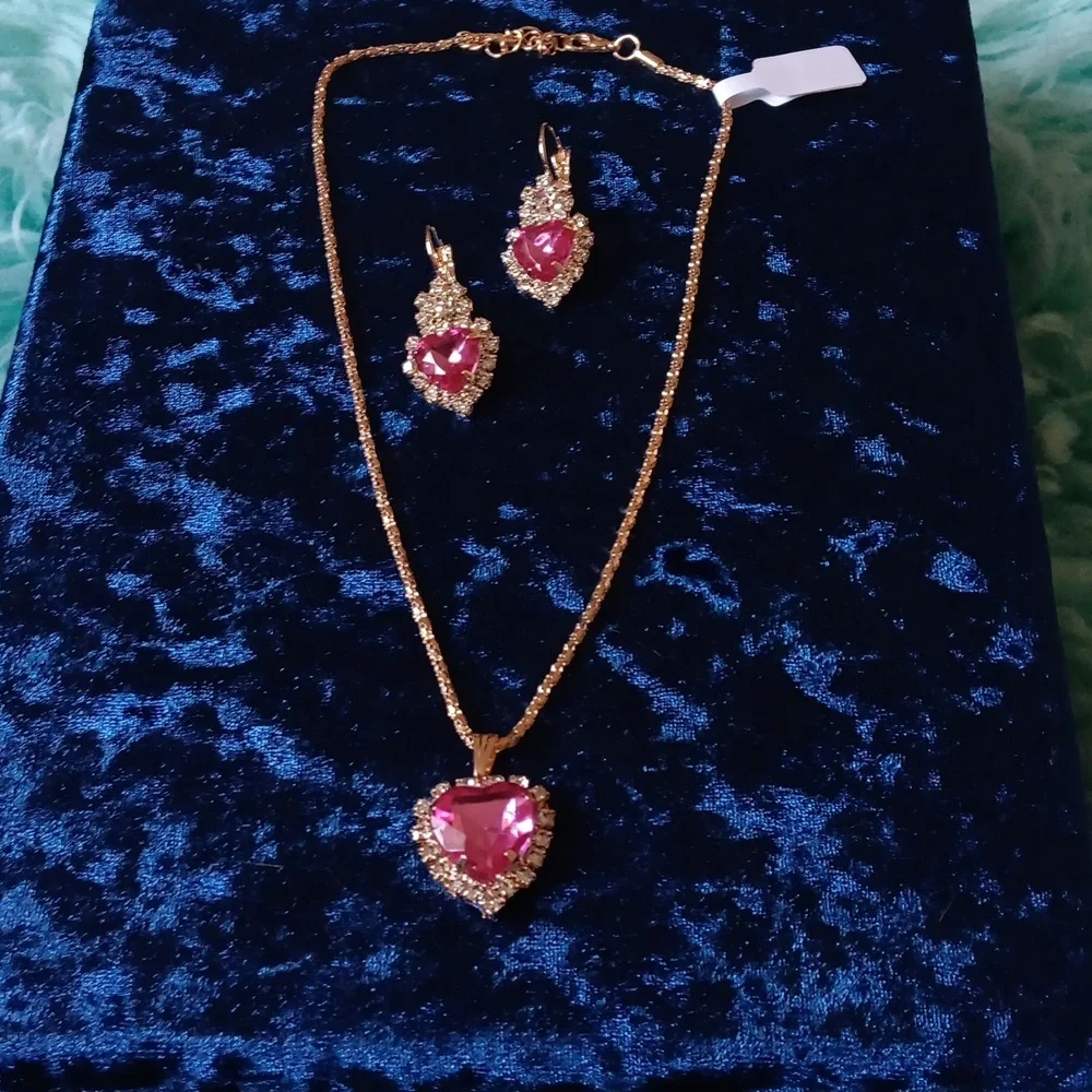 Elegant heart necklace set earrings